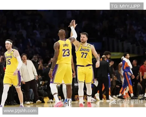 2018年NBA湖人与骑士激战回顾：经典对决与精彩瞬间分析