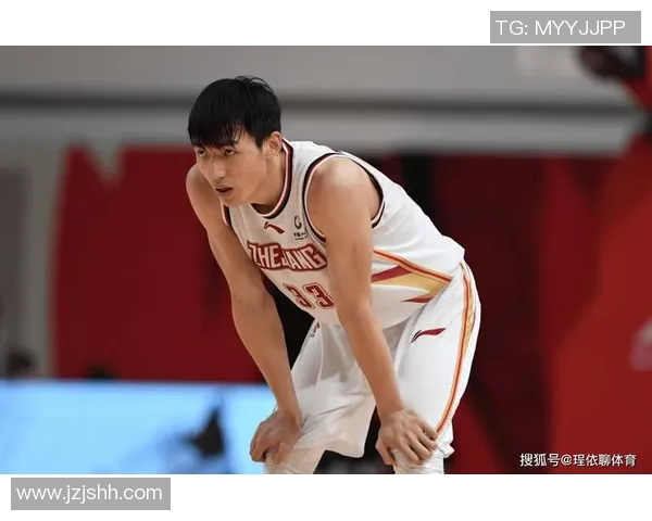 吴前：从篮球场上的领袖到生活中的奋斗者，探索他的成长与坚持之路